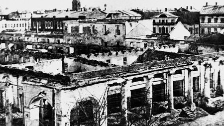 Per valstiečių sukilimą bolševikų sugriautas Jaroslavlis. 1918 m., leidyklos „Briedis“ iliustracija