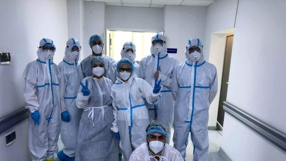 Armėnijai su koronavirusu kovoti padedantys Lietuvos medikai: jiems reikia priimti nepopuliarius, bet gyvybiškai būtinus sprendimus