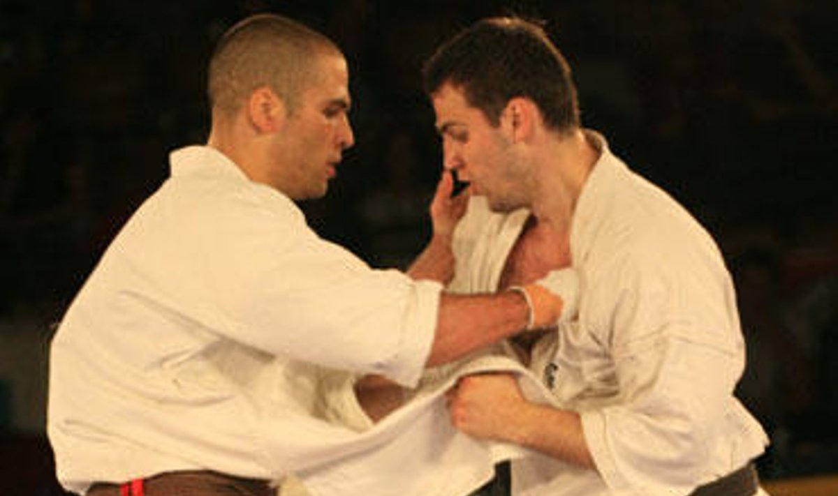 Kyokushin karate kovotojas Lukas Kubilius (dešinėje)