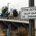 Jeruzalėje pastatyti mažiausiai trys kelio ženklai su užrašu „JAV ambasada“