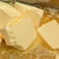 Ar žinote, kodėl mušama grietinėlė pavirsta sviestu?