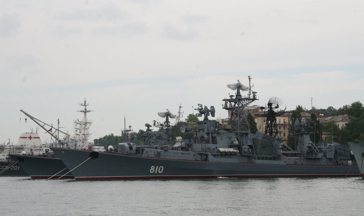 Sevastopolio uoste prisišvartavęs Didžiosios Britanijos karo laivas, K.Sukacko nuotr.