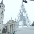 Puošiamos Kalėdų eglutės Vilniuje ir Kaune: kokio reginio tikėtis miestiečiams?