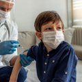 COVID-19 vakciną vaikams uždraudė dėl jos įtakos lytiniam vystymuisi: tai – melas