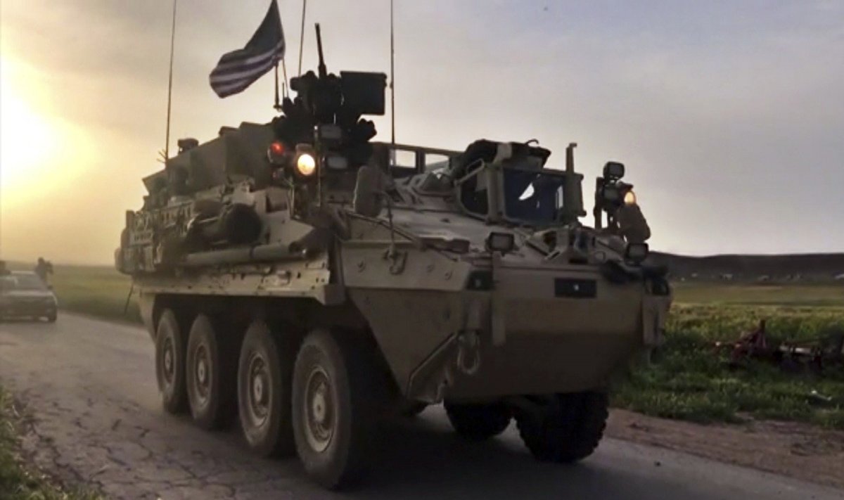 JAV kariai patruliuoja prie Sirijos-Turkijos sienos