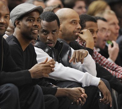 NBA rungtynes Niujorke stebėjo aktorius Chrisas Rockas ir muzikantas Seanas Combsas „P. Diddy“