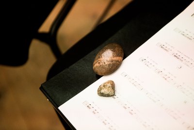 Akmenys – Broniaus Kutavičiaus "Iš Jotvingių akmens" instrumentai / Foto: Evi Lemberger