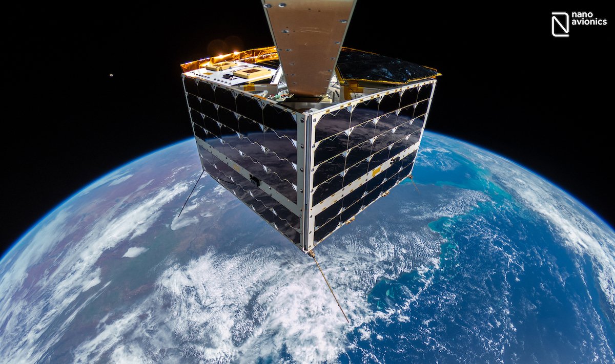 NanoAvionics palydovas įamžino asmenukę ir parodė, kaip pasaulis atrodo iš kosmoso. NanoAvionics nuotr.
