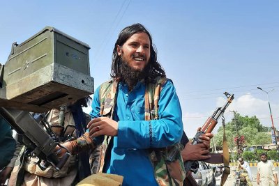 Talibano kovotojai sparčiai užima teritorijas Afganistane - 3
