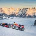 M. Verstappenas „Red Bull“ automobiliu leidosi nuo kalno slidinėjimo kurorte