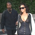 Kim Kardashian nustebino savo apranga: dorovingieji Niujorko gyventojai nedrįso pakelti akių