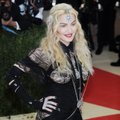 Pusnuogė renginyje pasirodžiusi Madonna atsakė kritikams: tai buvo politinis pareiškimas