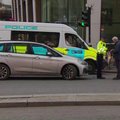 Britanijos žiniasklaida giria Londone siautėjusį teroristą padėjusius sutramdyti vyrus