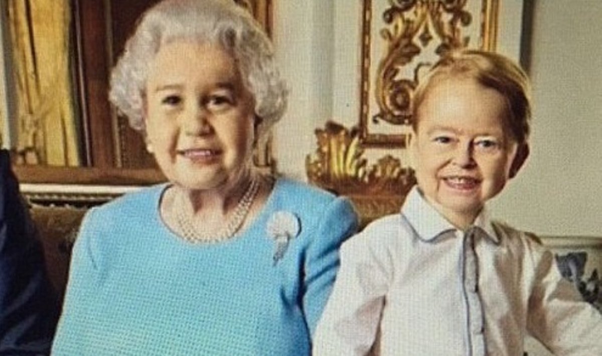Karalienė Elžbieta II ir princas George'as