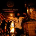 В Миннеаполисе введен режим ЧС, протестующие сожгли полицейский участок
