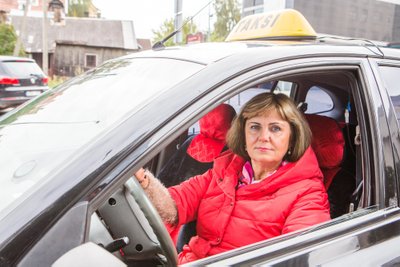 Taksi automobilį vairuojanti Irena Platukienė