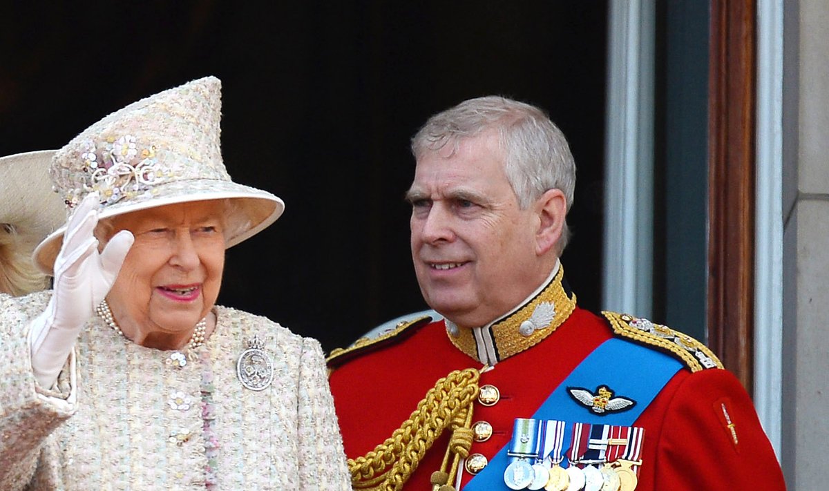 Princas Andrew, Karalienė Elžbieta II-oji