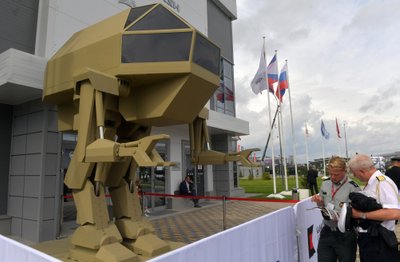 „Kalašnikov“ dvikojis robotas padėtų statant laikinas konstrukcijas