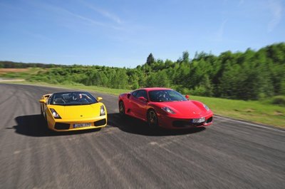 Lenktynininkai palygino „Ferrari“ ir „Lamborghini“: abu nepakartojami, bet skirtingi