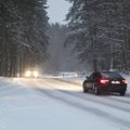 Sudėtingesnės eismo sąlygos išlieka Utenos ir Vilniaus apskrityse, Akmenėje, Radviliškyje
