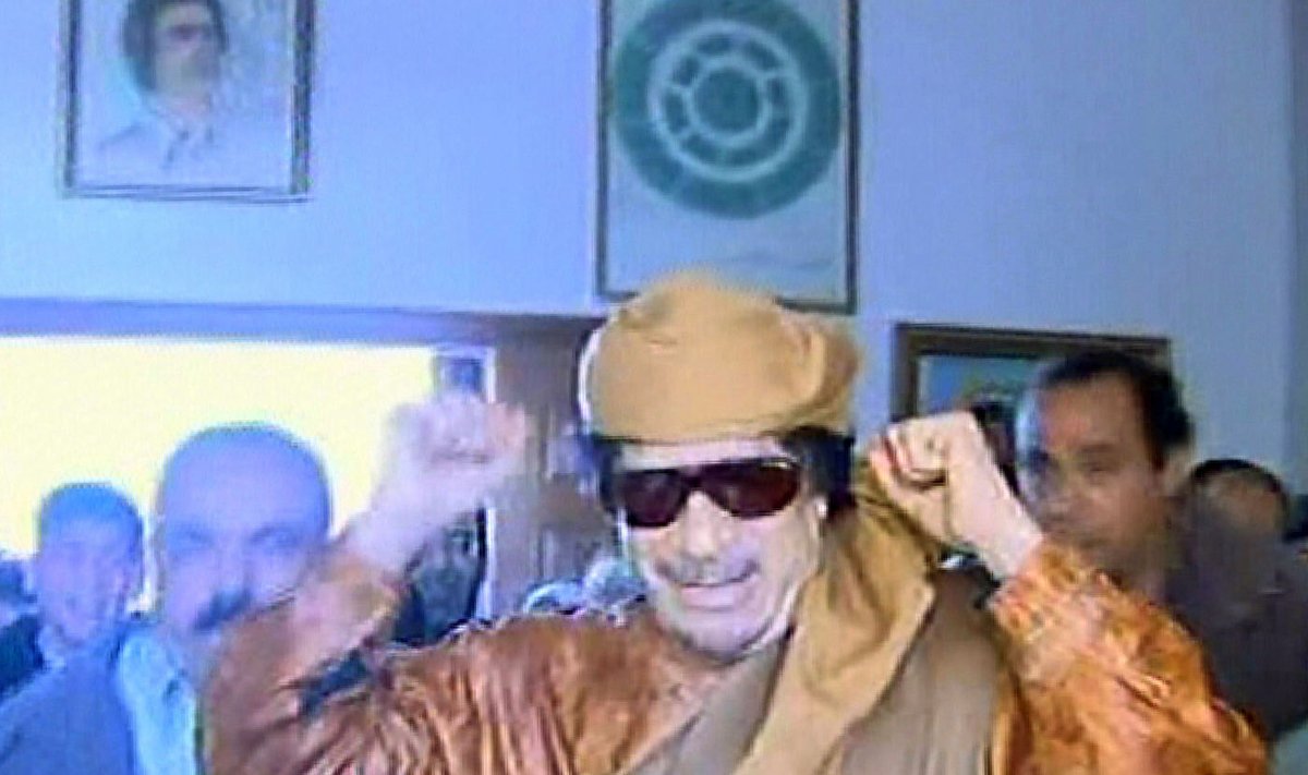Libijos valstybinė televizija parodė lyderio M.Gaddafio vizitą mokykloje