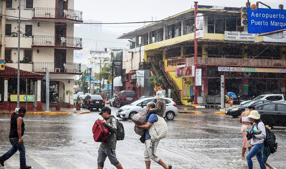 Uraganas „Hilary“ į Meksiką ir JAV atnešė smarkias liūtis