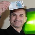 Pirmieji eurus iš bankomato Taline paėmė Baltijos šalių premjerai
