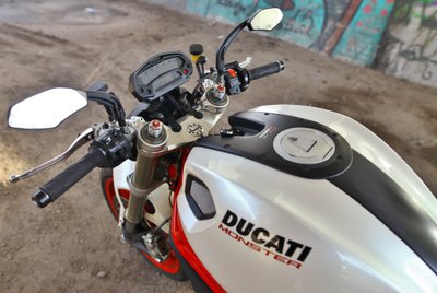 2010 m. gamybos "Ducati Monster 1100 ABS"