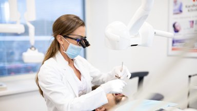 Netekus danties nedelskite – implantacija gali padėti išvengti kitų dantų pažeidimo