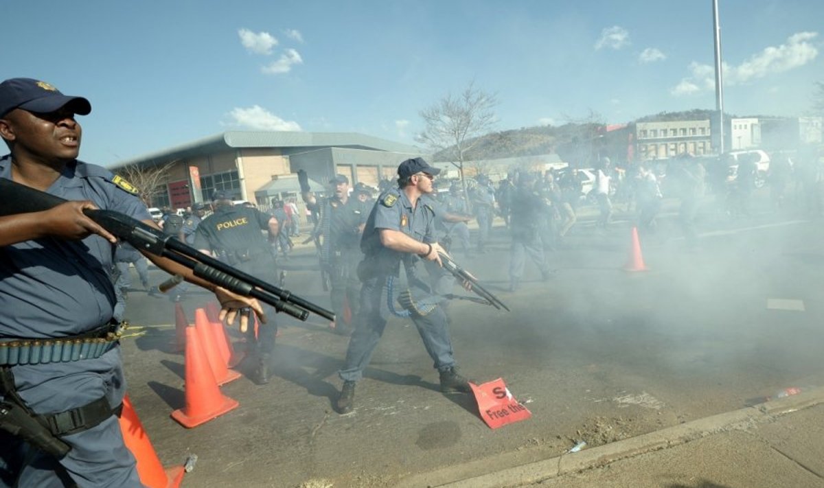 PAR policija granatomis vaikė prieš B. Obamą protestavusius žmones