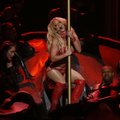 Grožybes tik bikiniu pridengusios Britney Spears spektaklis aplink stulpą atėmė žadą