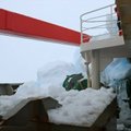 Kinijos mokslinių tyrimų ledlaužis Antarktidoje susidūrė su ledkalniu