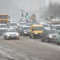 Gausus sniegas pakišo koją ir Vilniaus vairuotojams – pasipylė avarijos