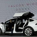 „Tesla“ ir kiti kuria išsigelbėjimą nuo stoteles niokojančių vairuotojų