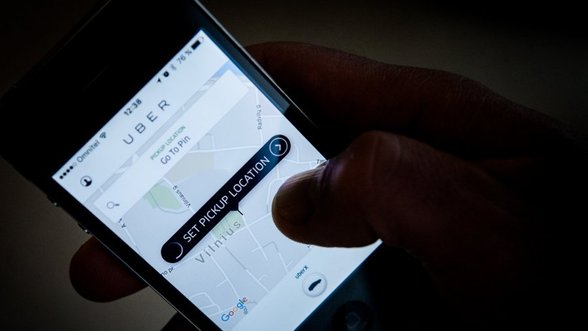 „Uber“ domisi galimybėmis perimti „Daimler“ ir BMW priklausančią „Free Now“
