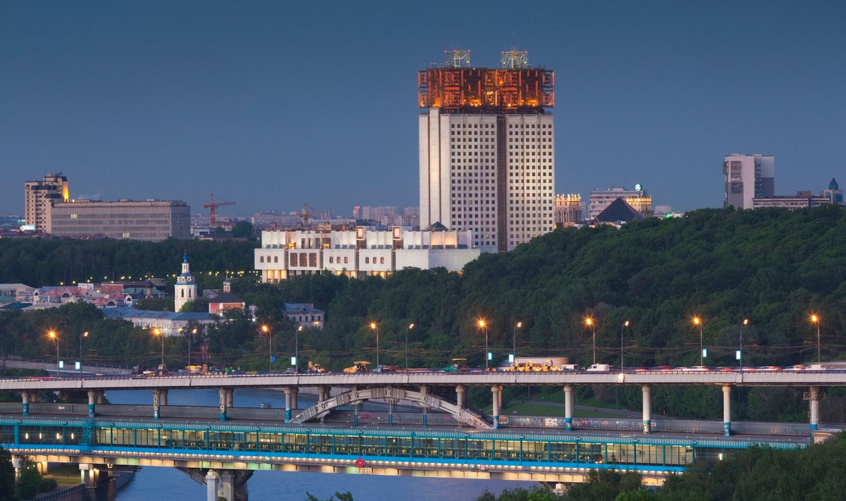 Dvigubas bokštas - pagrindinis Rusijos mokslų akademijos pastatas Maskvoje