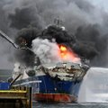 Beveik 24 valandas Norvegijos uoste liepsnojęs Rusijos laivas nuskendo