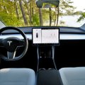 Darbuotojų ieško netradiciniais būdais: darbo pokalbiai vyks „Tesla“ elektromobiliuose