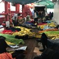 Iš gelbėjimo laivo, įstrigusio prie Italijos krantų, leista išsilaipinti 27 nepilnamečiams