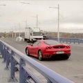 Paviešintas įrašas, kaip V. Matijošaitis su „Ferrari“ skrieja vis dar uždarytu tiltu