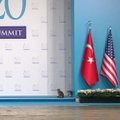 G20 viršūnių susitikimą pradėjo ant scenos užbėgusios katės