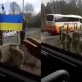 [Delfi trumpai] Po mokymų – ypatingas britų atsisveikinimas su Ukrainos kariais (video)