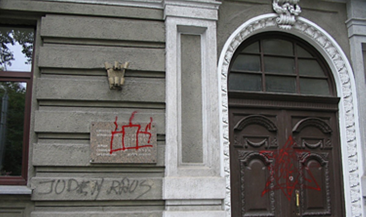 Išniekintas žydų bendruomenės pastatas Vilniuje