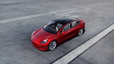 Už raudoną Model 3 spalvą tektų gerokai primokėti
