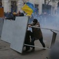 У здания администрации президента в Киеве - слезоточивый газ