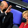 Scholzas lydės Merkel dvišaliuose susitikimuose per G-20 viršūnių susitikimą