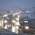 Eismo sąlygas Lietuvos keliuose sunkina snygis ir plikledis