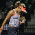 S. Stosur ir E. Bouchard žengė į WTA turnyro Japonijoje pusfinalį