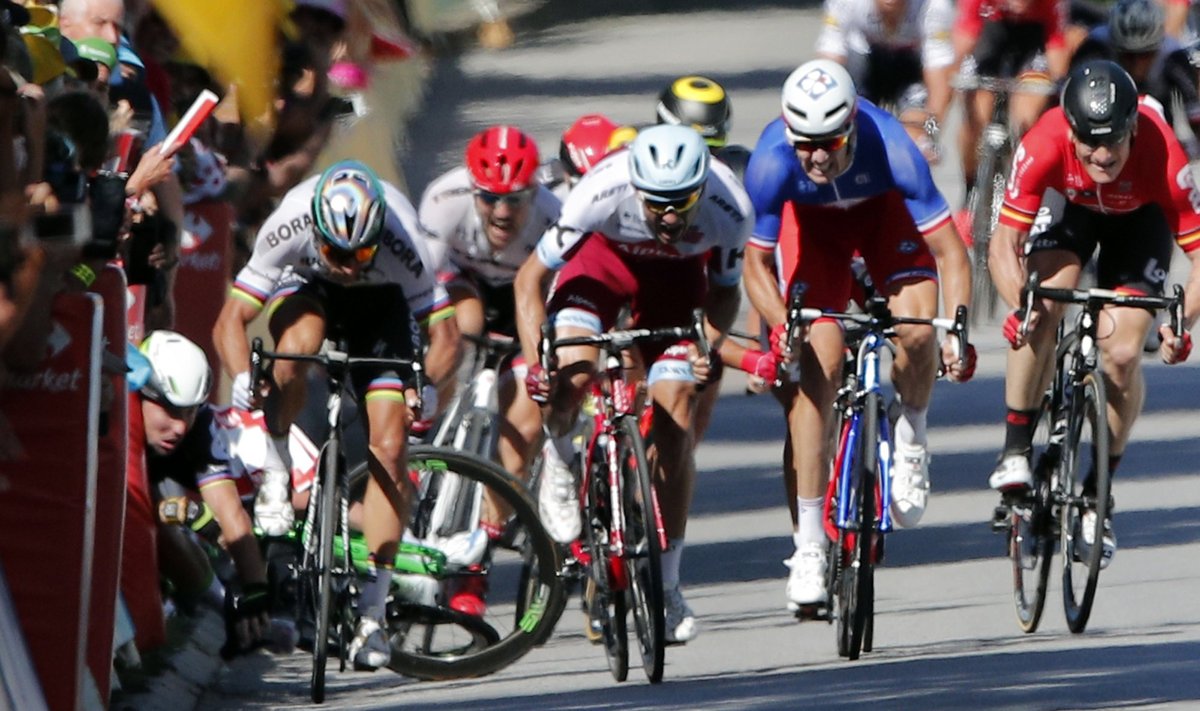 "Tour de France" lenktynėse – skausmingas M. Cavendisho griuvimas