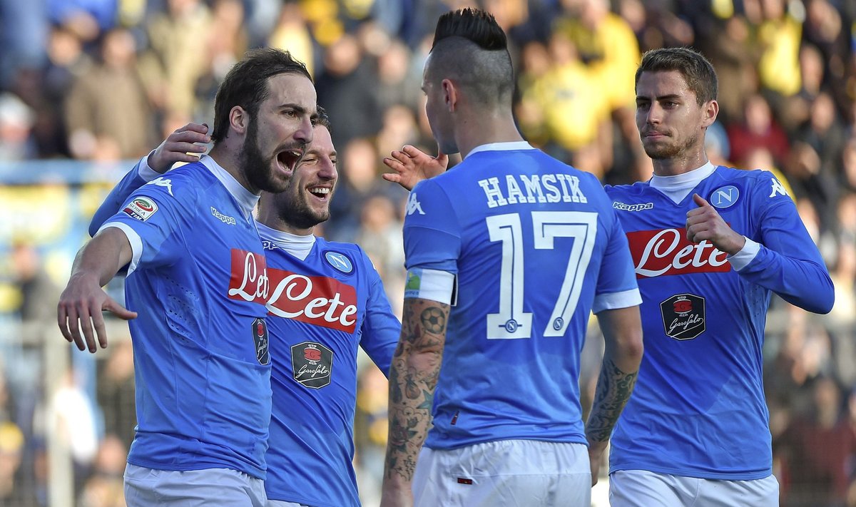 “Napoli“ futbolininkai tapo Italijos čempionato lyderiais